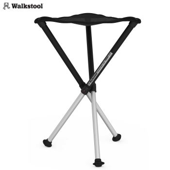 Walkstool Comfort Aluminium-Dreibeinstuhl mit 65 cm Sitzhöhe und schwarzem Mesh-Sitz.