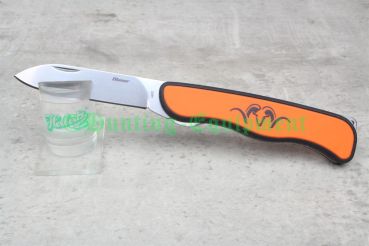 Blaser Klappmesser Orange mit geöffneter 440C-Stahlklinge und Liner-Lock-Arretierung.
