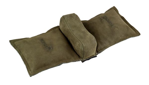 Detailansicht der Parforce Gewehrauflage aus Rindsleder mit dezentem Logo