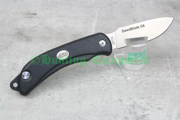 Nahaufnahme der konkaven Aufbrechklinge beim geschwenkten EKA SwedBlade G6 Black.